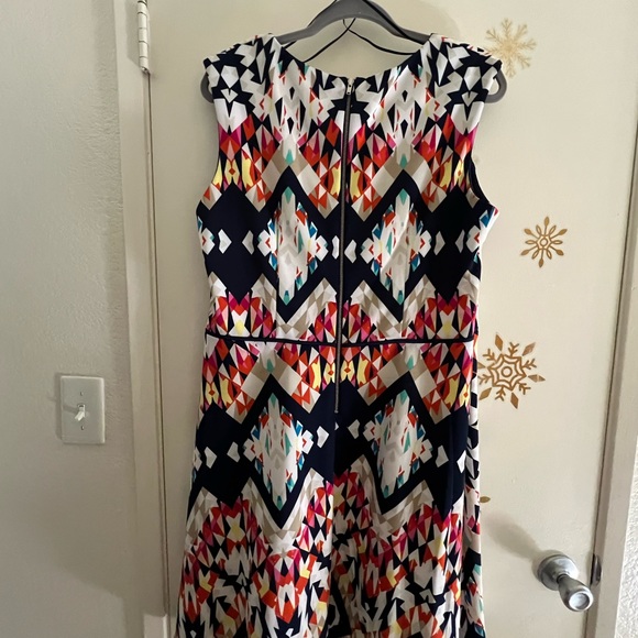 Woman dress - Picture 1 of 3